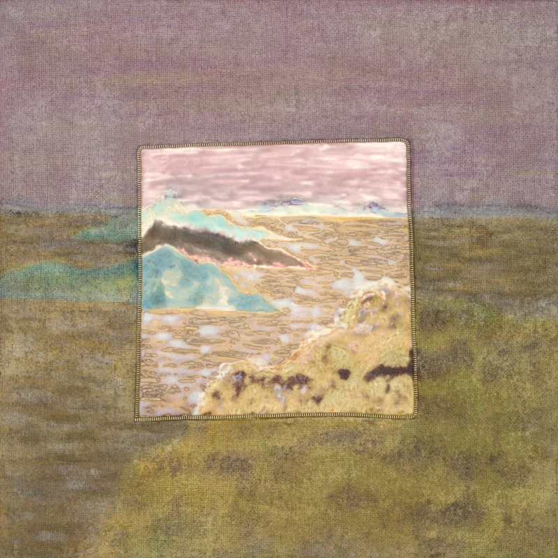 ceramic panel inset within muted landscape composition, layered textures, soft horizon, mixed media on linen 陶板を中央に配したミクストメディア作品、層状の質感、柔らかな地平線表現