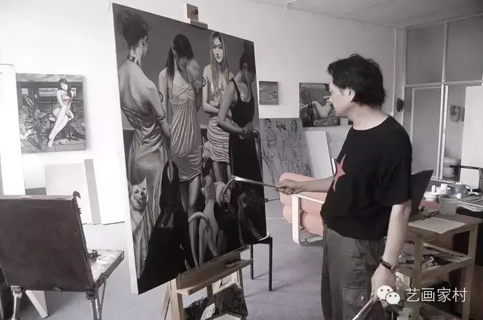 Li Jianlin is a Chinese figurative painter whose work centers on urban women and the psychological landscape of contemporary city life.