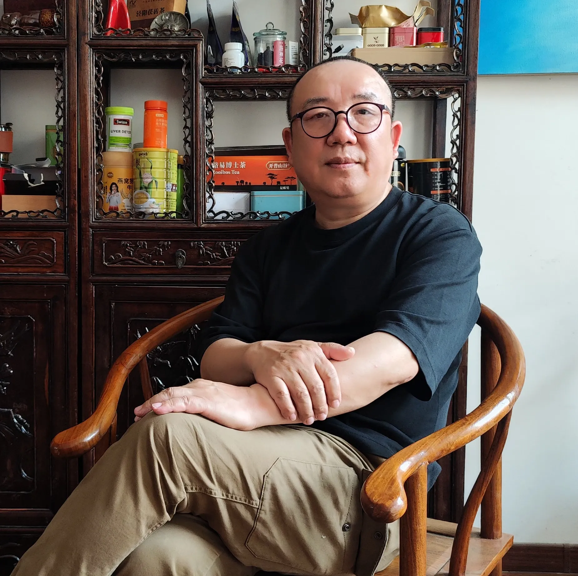 Zhang Yinghua, A contemporary artist who moves between surreal figuration and spiritual landscapes
