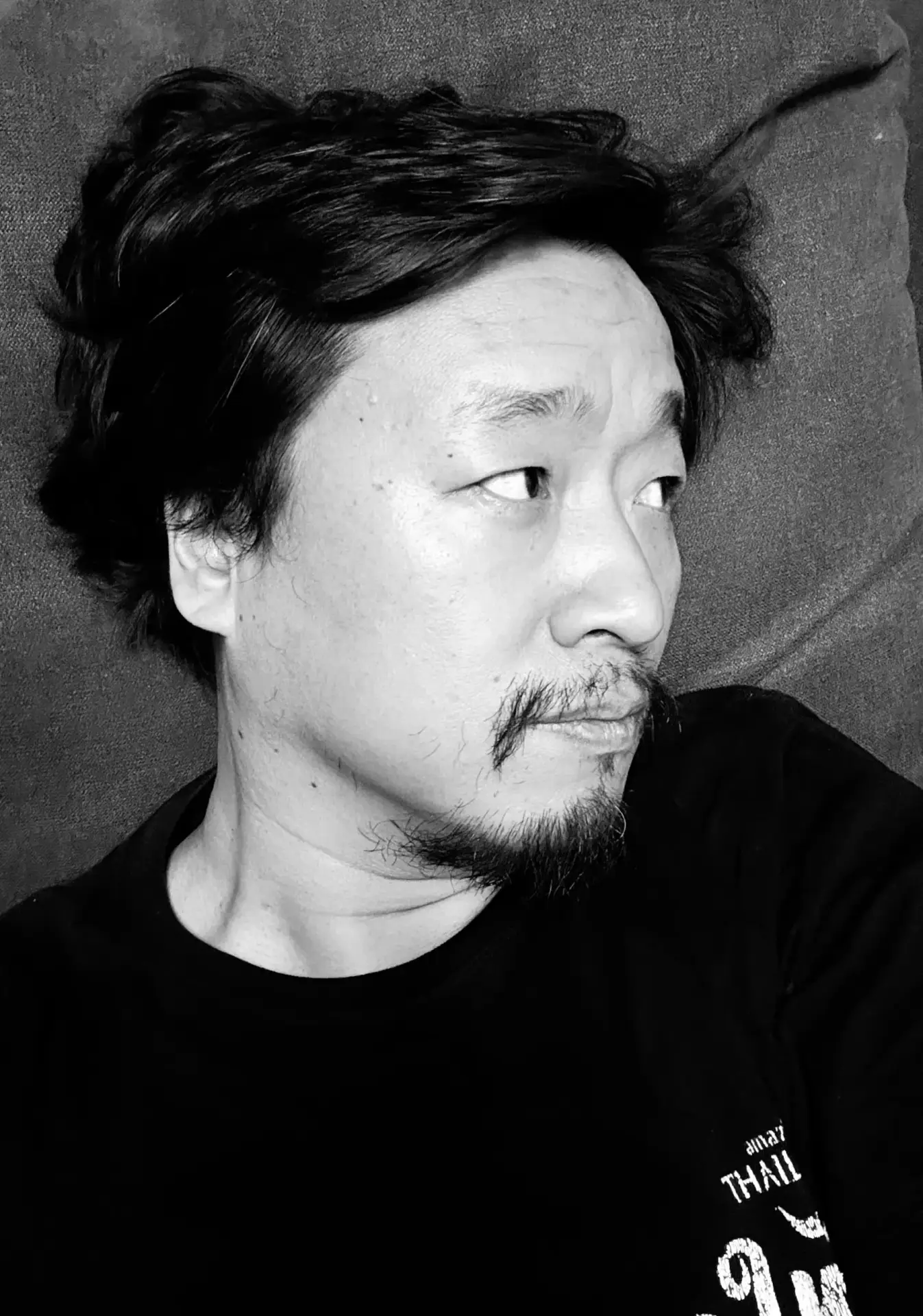 An expressionist artist who explores emotion, embodiment, and human existence through continual migration and self-reinvention.