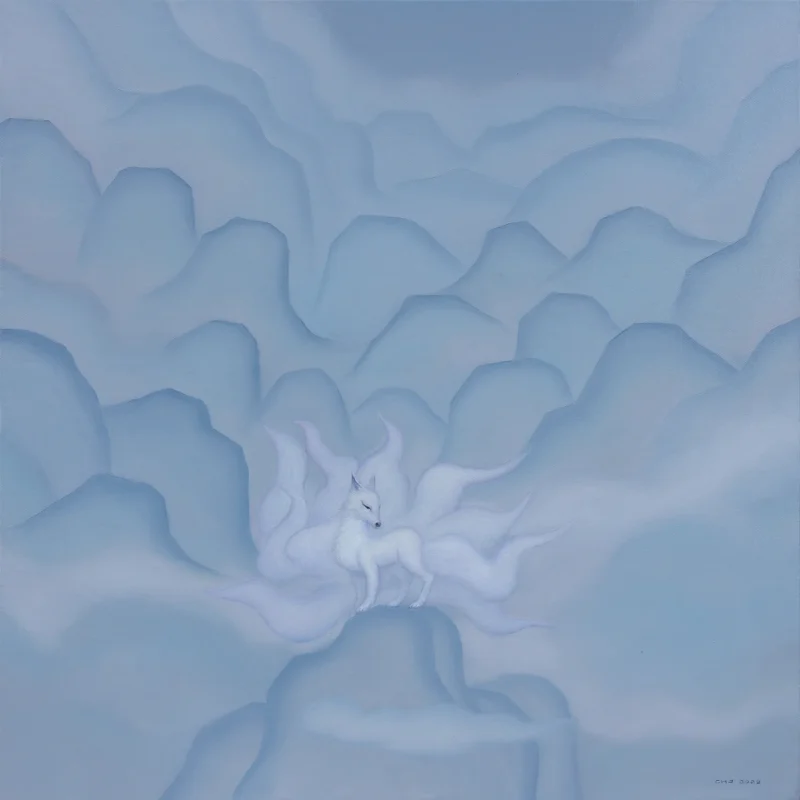 A white nine-tailed fox stands within a mist-filled valley surrounded by layered mountains and drifting clouds.